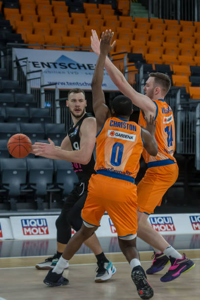 威尔诺克等 威尔诺克等