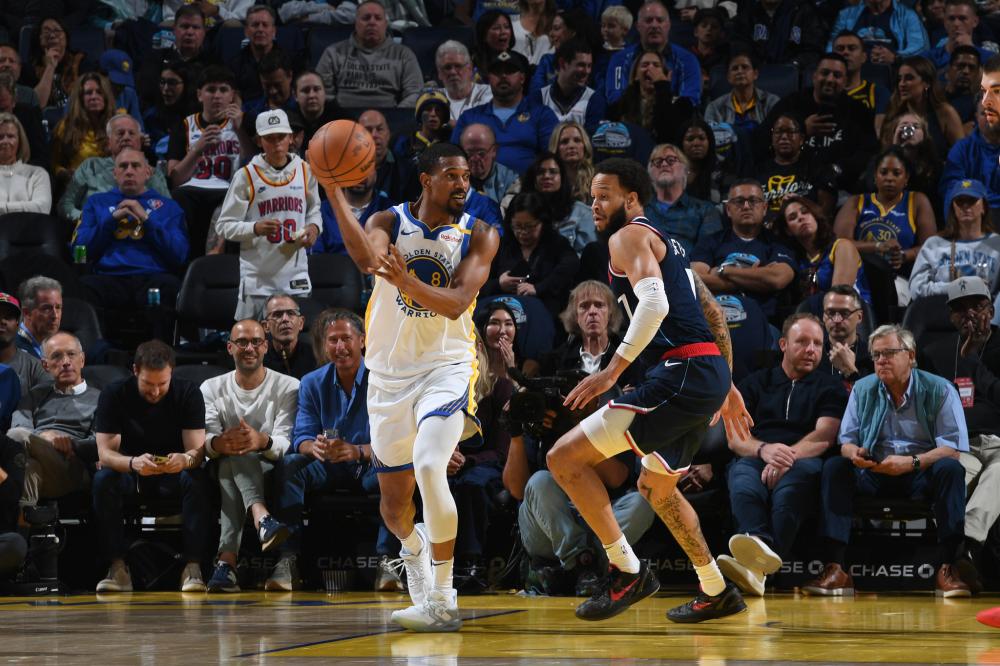 反而凸显出 反而凸显出