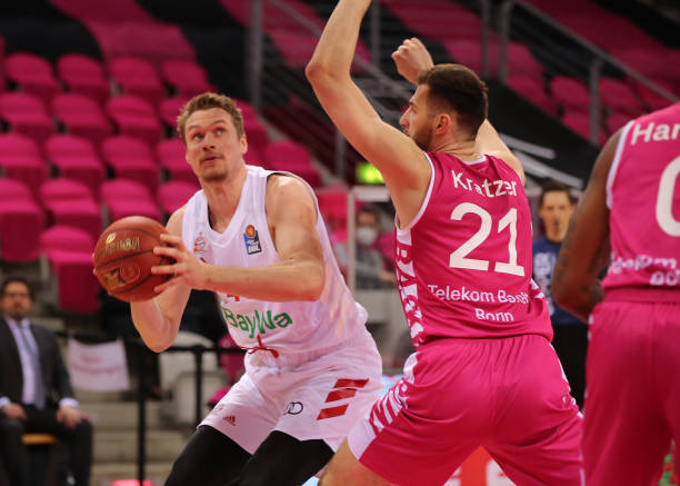 而在这个战 而在这个战